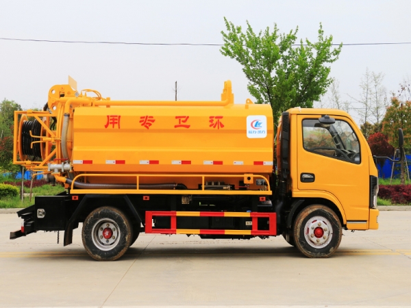 國(guó)六東風(fēng)小多利卡 5方 清洗吸污車