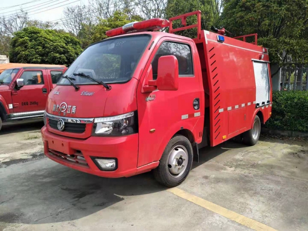 國(guó)六東風(fēng)途逸小型水罐消防灑水車(chē)2噸