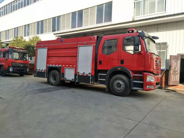 國(guó)六泡沫消防車解放8噸泡沫消防車