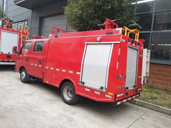 國(guó)六東風(fēng)途逸小型水罐消防灑水車(chē)2噸