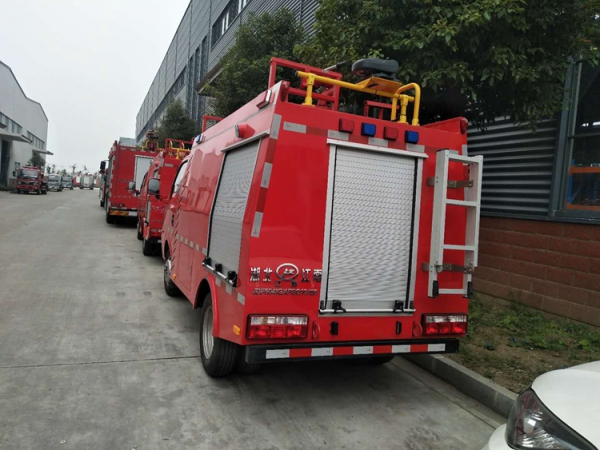 國(guó)六東風(fēng)途逸小型水罐消防灑水車(chē)2噸
